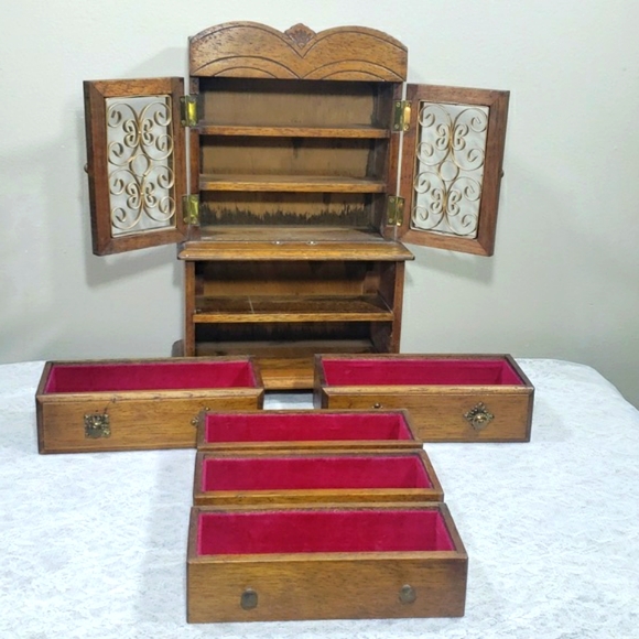 Antique Crafted Wooden & Ornate Brass Tone Jewelry Box.Beautiful Design. - Picture 4 of 17